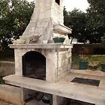 Antonia アパート トロギール